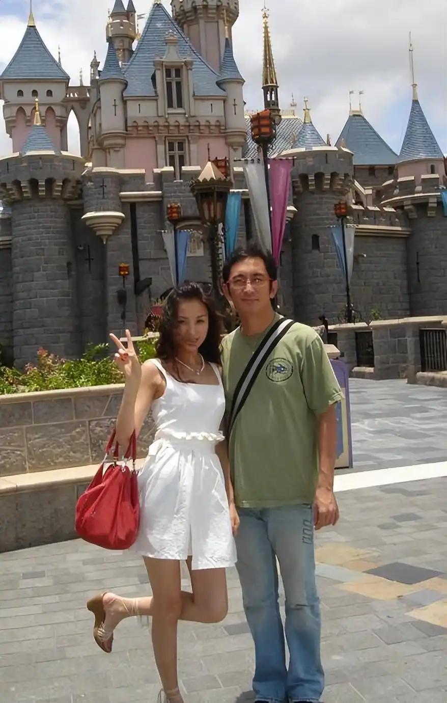 吴启华:与前妻分开后,再婚娶石洋子,如今咋样了?