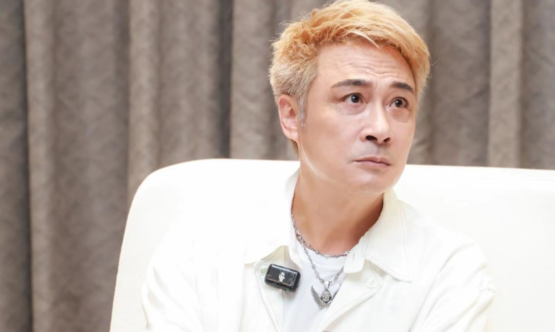 65岁港星黄子华称到死都不会用老年公交卡，调侃怕遇到吴镇宇事件