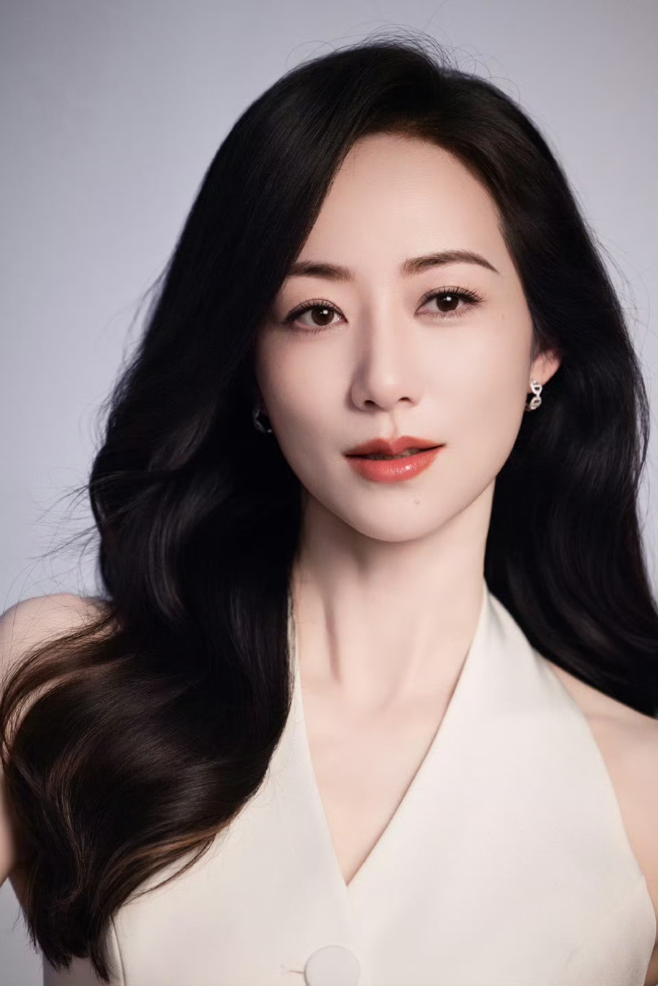 韩雪老师今日品牌代言写真，优雅气质藏不住，妈咪级别的美