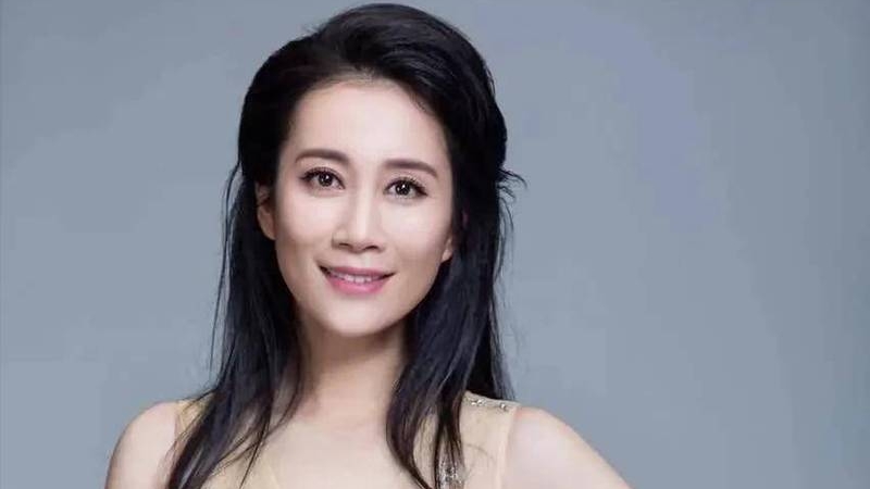 温峥嵘听劝退出《乘风2026》回归剧组，清醒定位获网友力挺