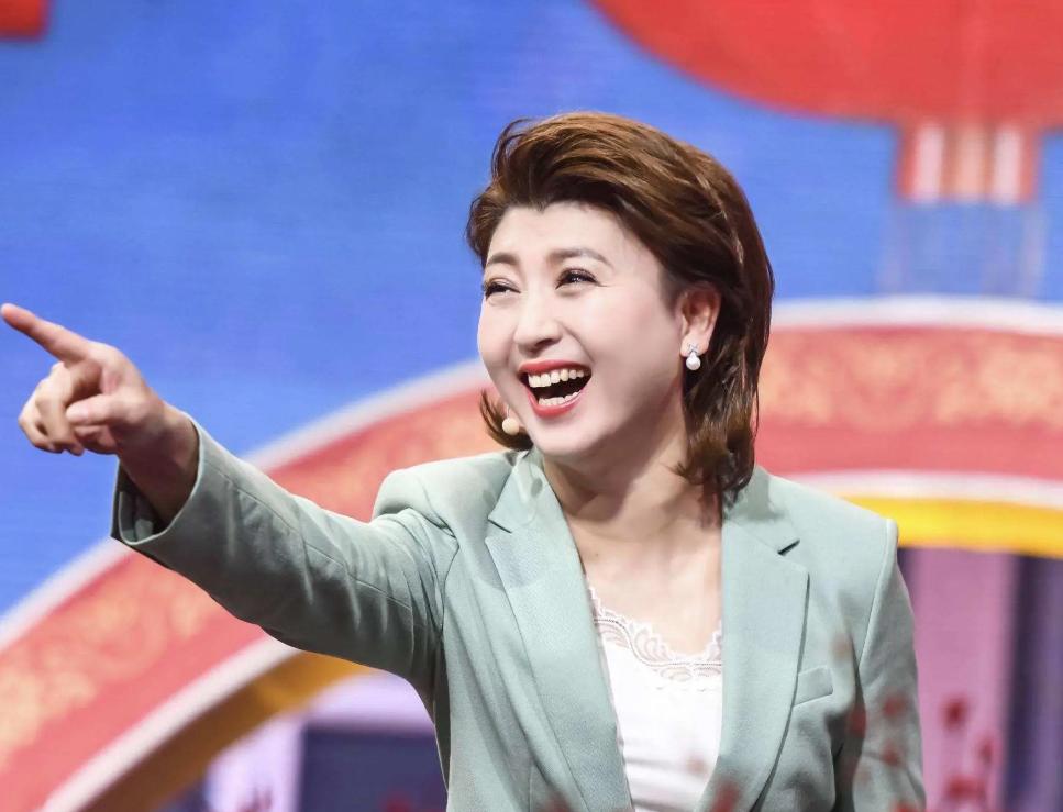 凉了!继瞧不起农民被扒后,闫学晶又被曝身份造假 李雪健不再沉默