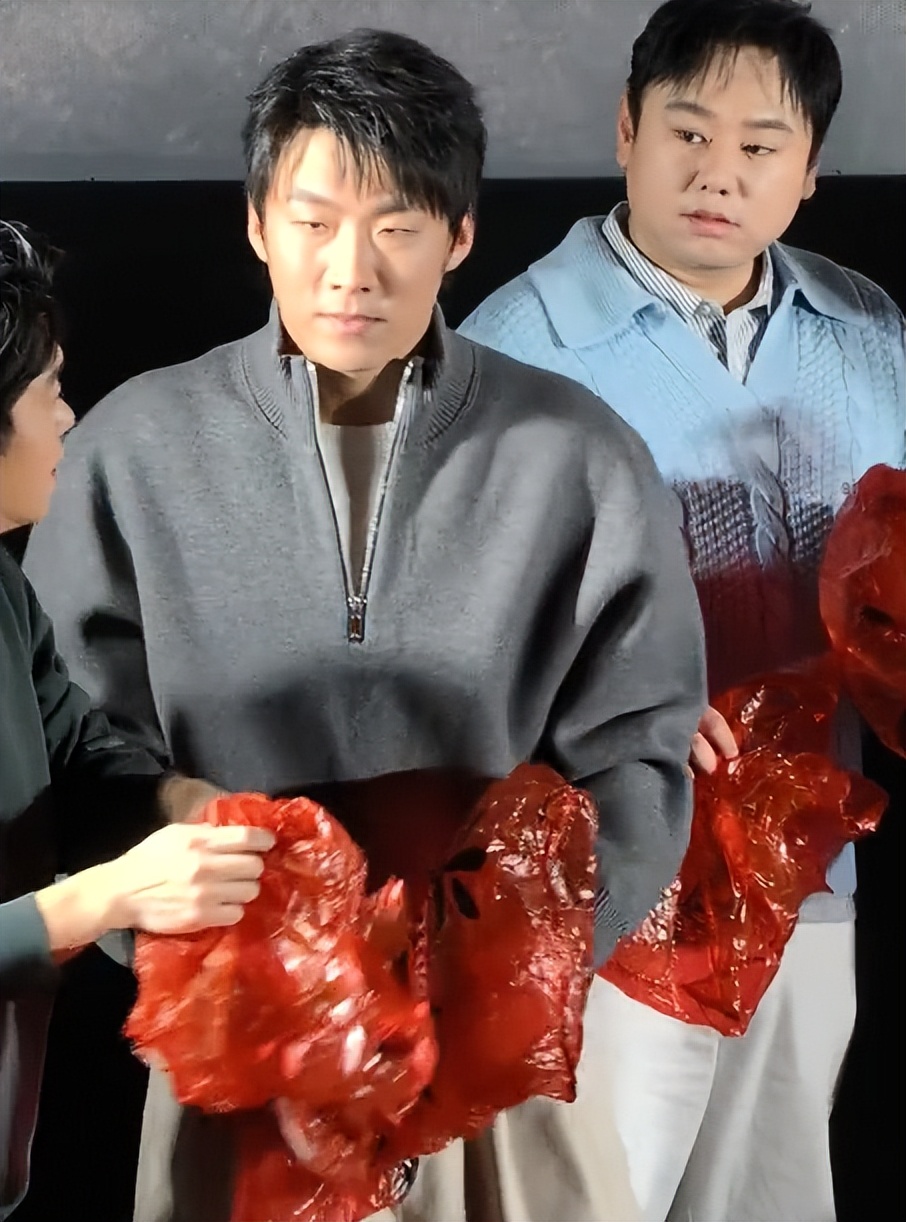 看41岁叶祖新和31岁彭昱畅的同框近照，才知油腻和清爽的区别在哪