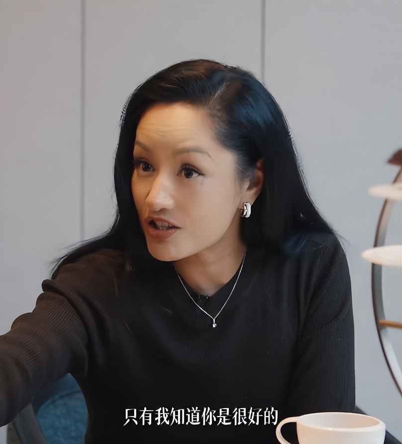 胡兵没想到，55岁“打光棍”的真相被瞿颖爆了出来，简直一针见血