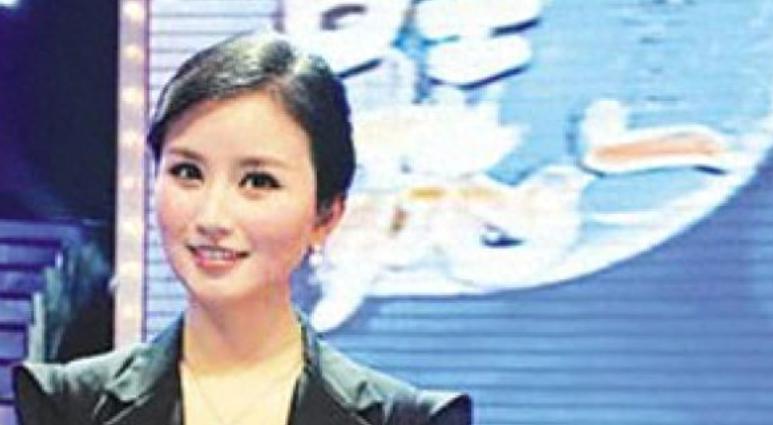 她曾是上海著名主持，和富商离婚后沦落为网红，38岁独自带娃