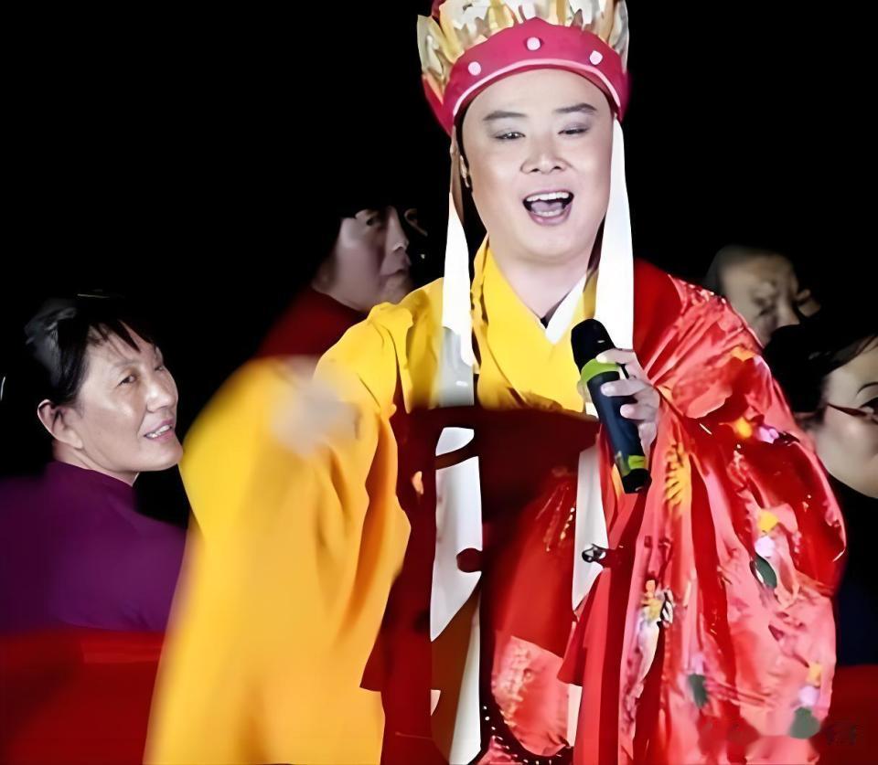 67岁徐少华近况曝光！娶同学杨琨恩爱42年，在县城商演让人唏嘘