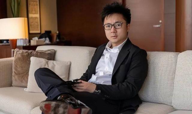 香港知名富商未婚妻腹部凸起疑似怀孕