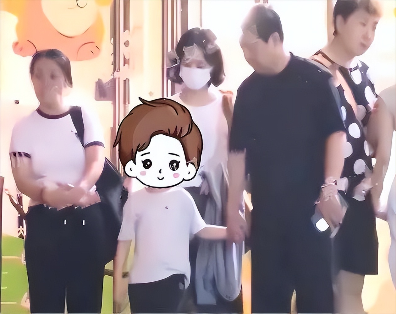 打拼多年，赵丽颖也没想到，如今33岁的亲弟弟竟成了自己的救赎