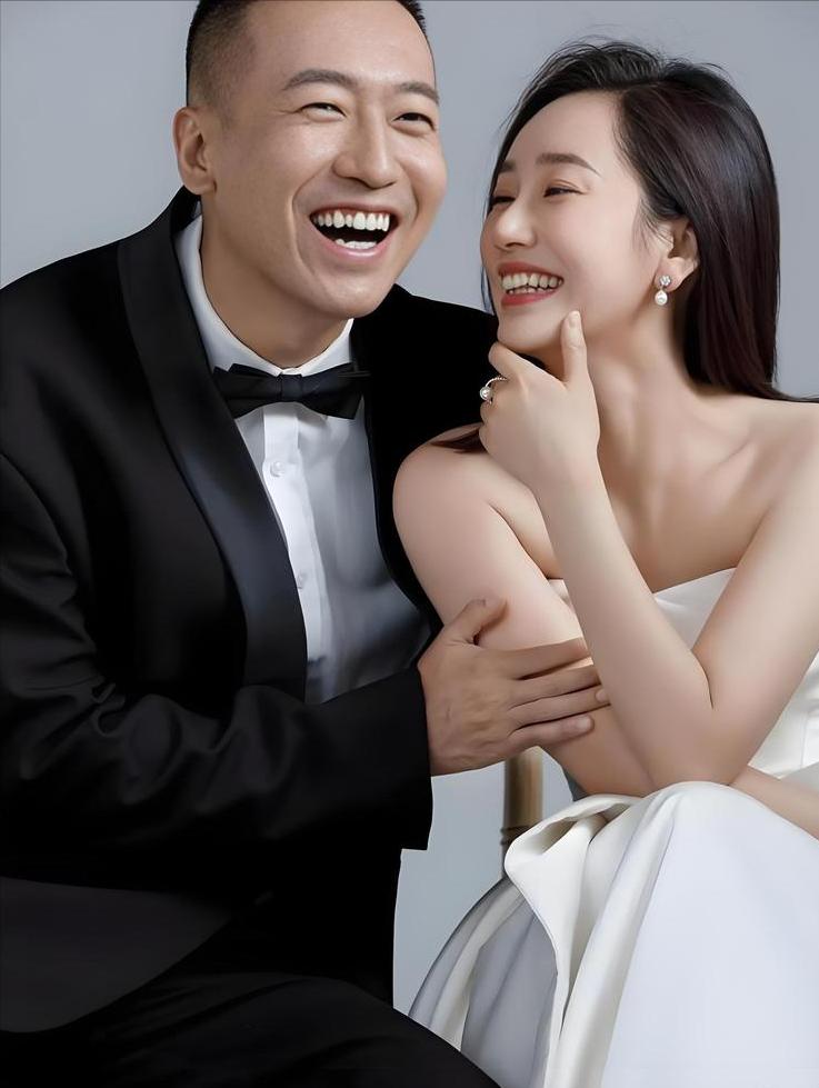 原来他俩是夫妻，丈夫是演员，公公是名导，如今她靠谭松韵又火了
