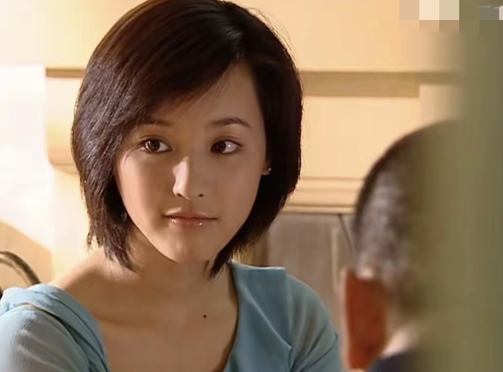 最美“琵琶精”23岁嫁人没要一分彩礼、33离婚、43坦言:想要尊严