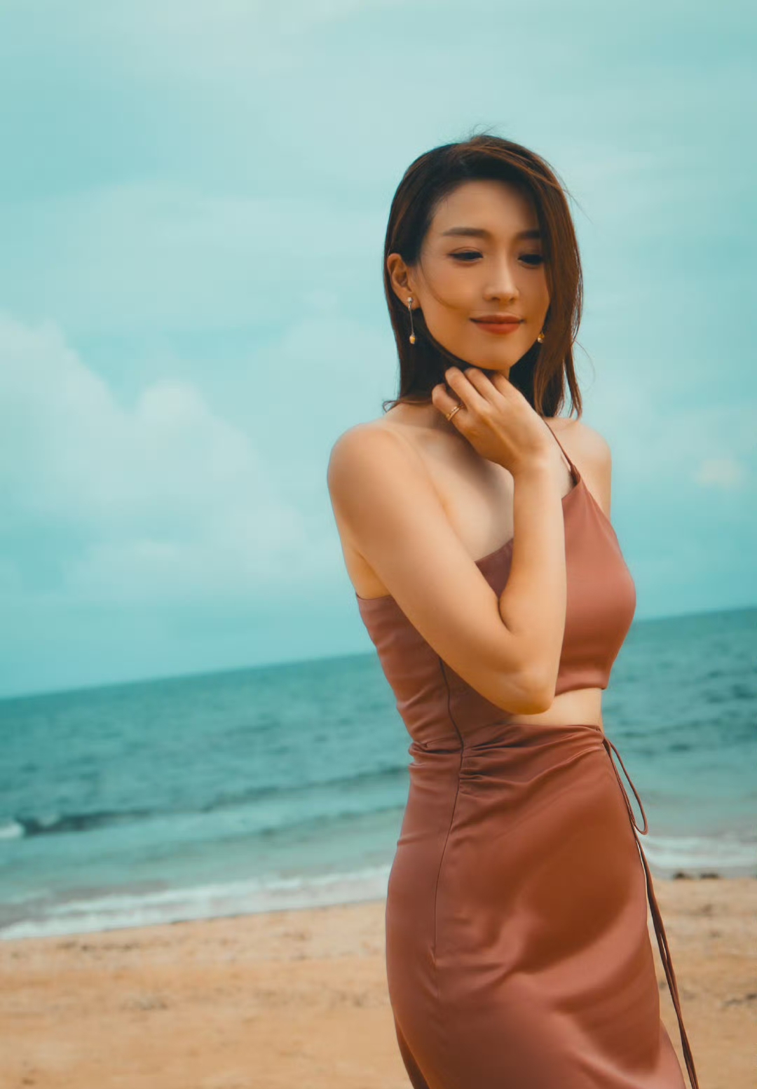 她曾陷入“四角恋”,如今45岁了还没有结婚