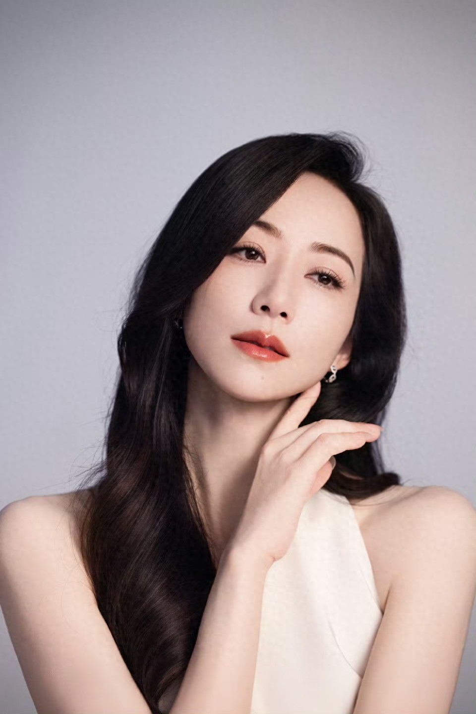 韩雪老师今日品牌代言写真，优雅气质藏不住，妈咪级别的美