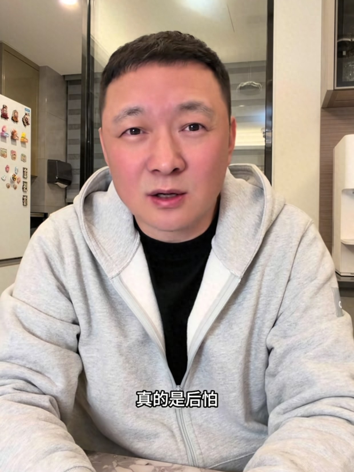 演员田重从迪拜回国！自曝是妻子预感不好催他回国 听老婆话能救命