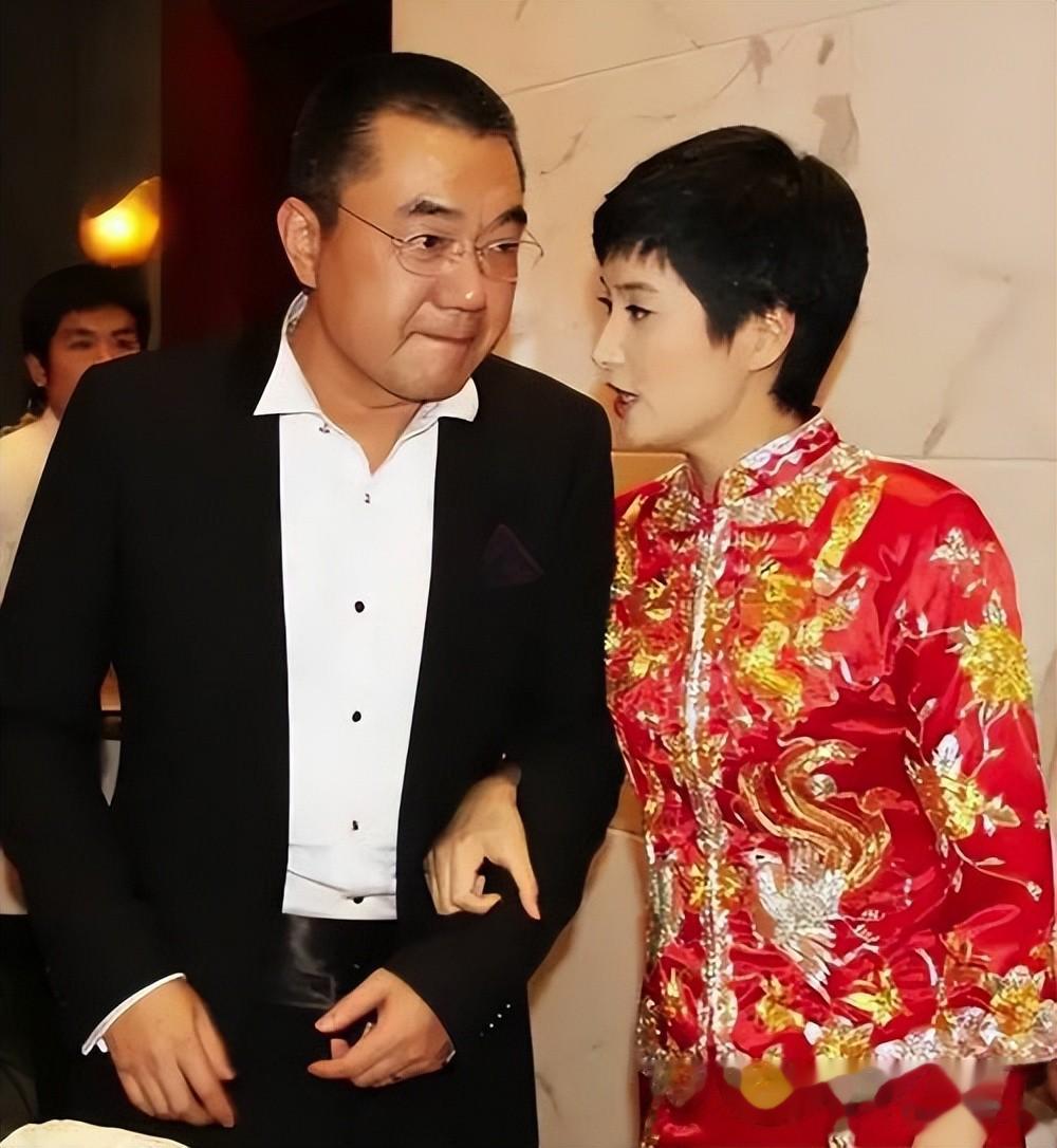 演员董勇：离婚后坚决不再婚，却在45岁被嫂子“逼迫”相亲娶娇妻