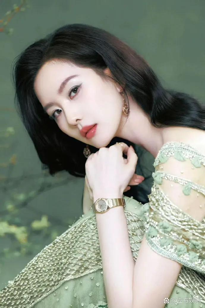 刘诗诗真的越来越有女人味了，温柔气质里多了几分成熟韵味