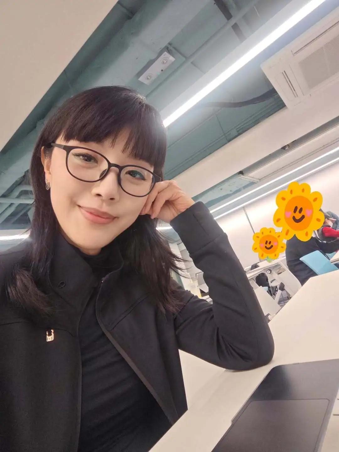 前TVB女星右眼包纱布,自曝连做两次手术仍未痊愈，或将第三次开刀