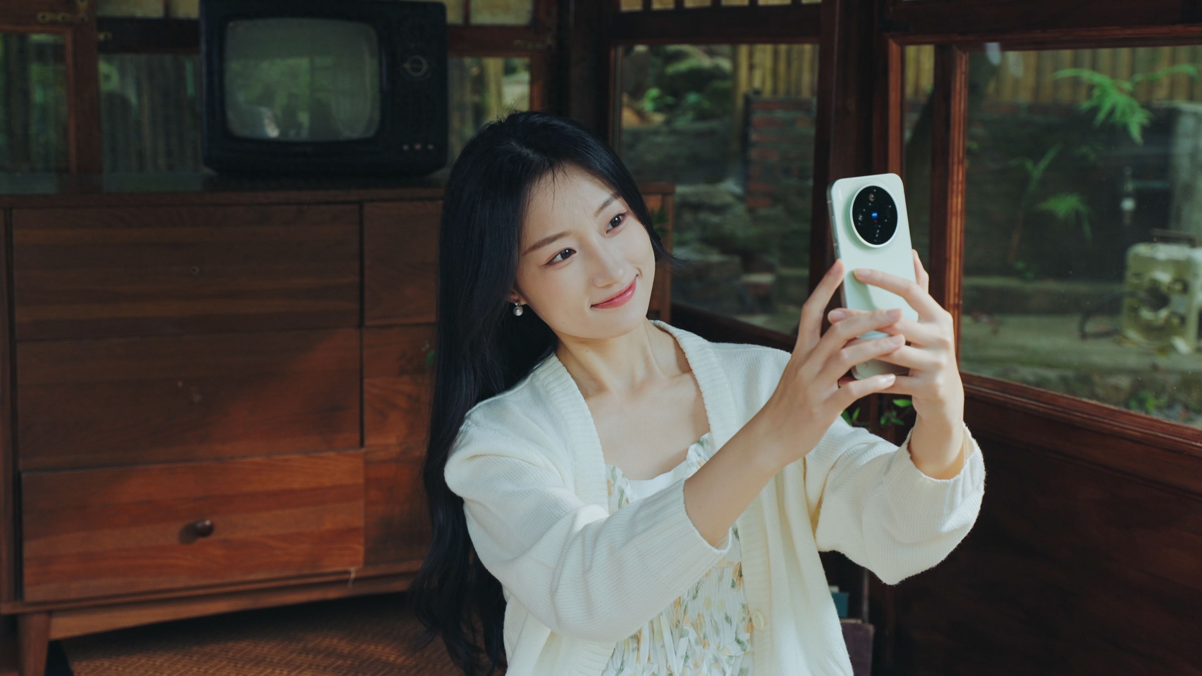 vivo X300s影像體驗：「隨身小V單」，氛圍感大片輕松出！