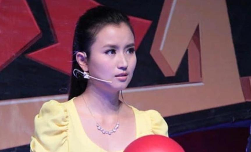 她曾是上海著名主持，和富商离婚后沦落当网红，38岁独自带娃生活