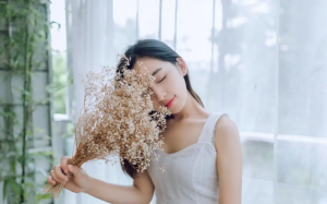 妻子指甲里藏着三个男人的DNA，监控偏偏被删了。两年后，他们竟接连“意外”丧命，现场都留着同一张纸条