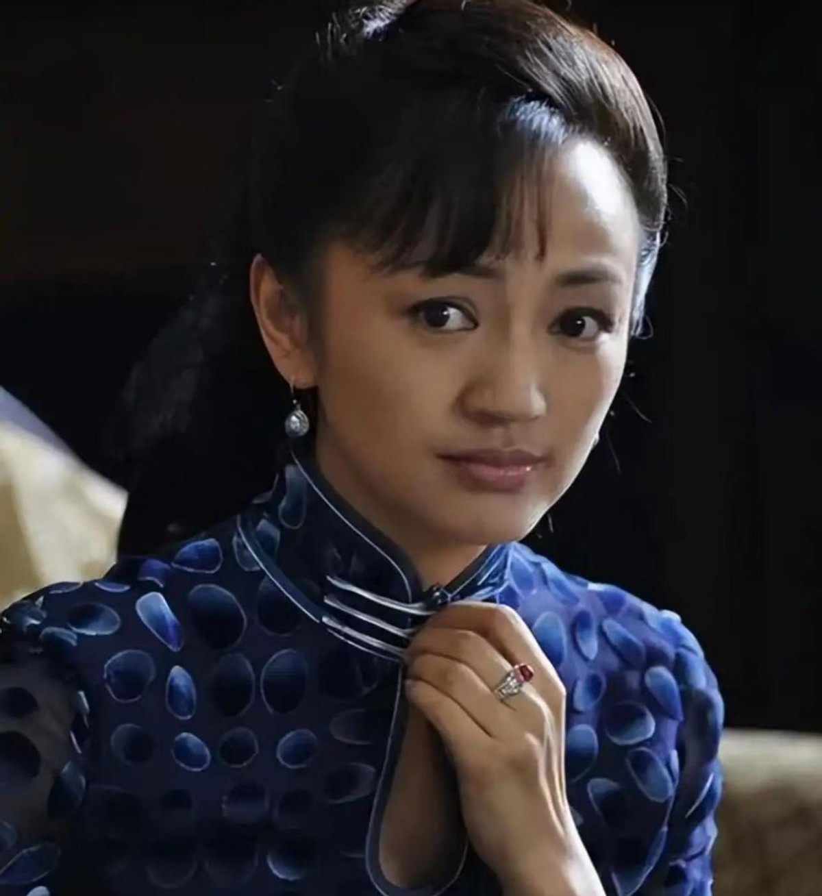她是陈坤、陆毅得不到的女人，却嫁给丑丈夫，掌管半个娱乐圈