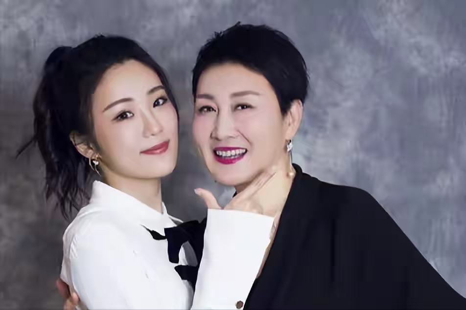收手吧！“资本家的丑孩子”，没颜值没本事，就别出来祸害观众了