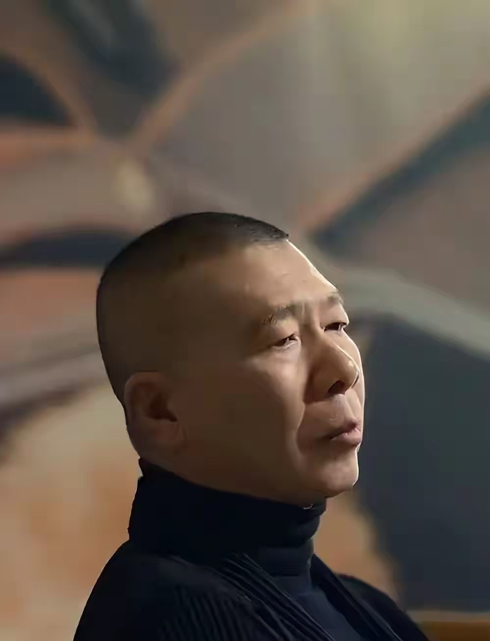 徐帆回应离婚7个月后，67岁冯小刚再惹争议，养女徐朵成导火索