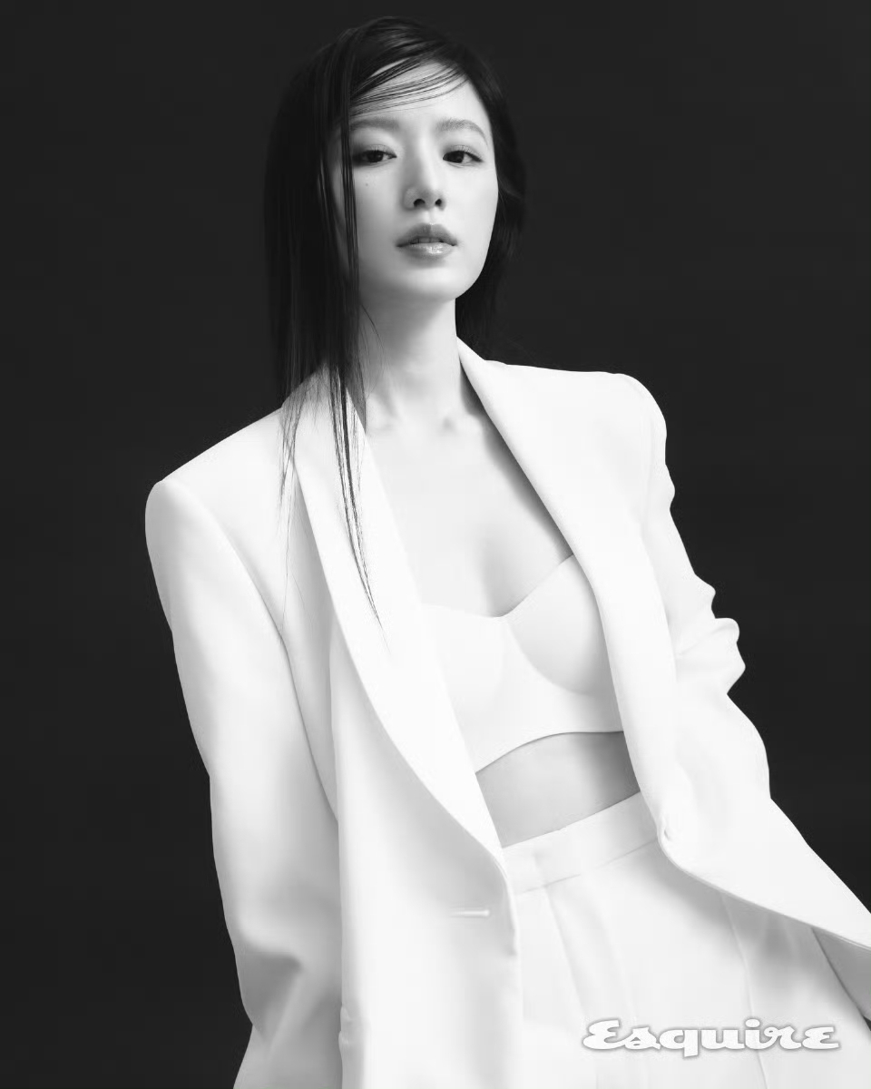 叶舒华 白色西服套装