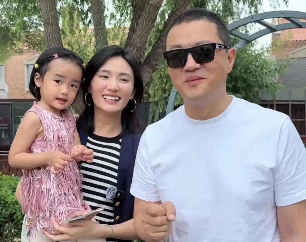 李亚鹏父女云南团聚!海哈金喜母女去他民宿度假,不复婚也很亲!