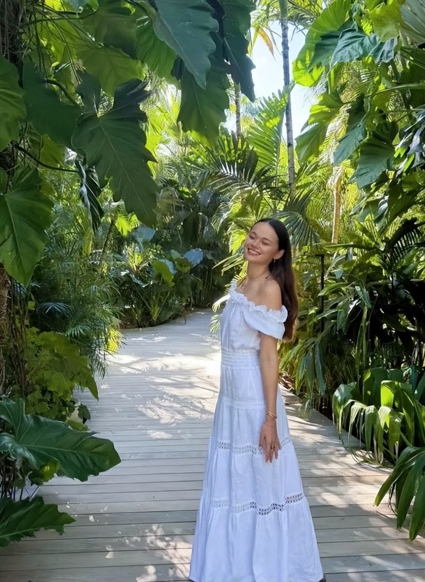 邓文迪大女儿：瘦身成功变漂亮了，男友是耶鲁同学，已见过默多克