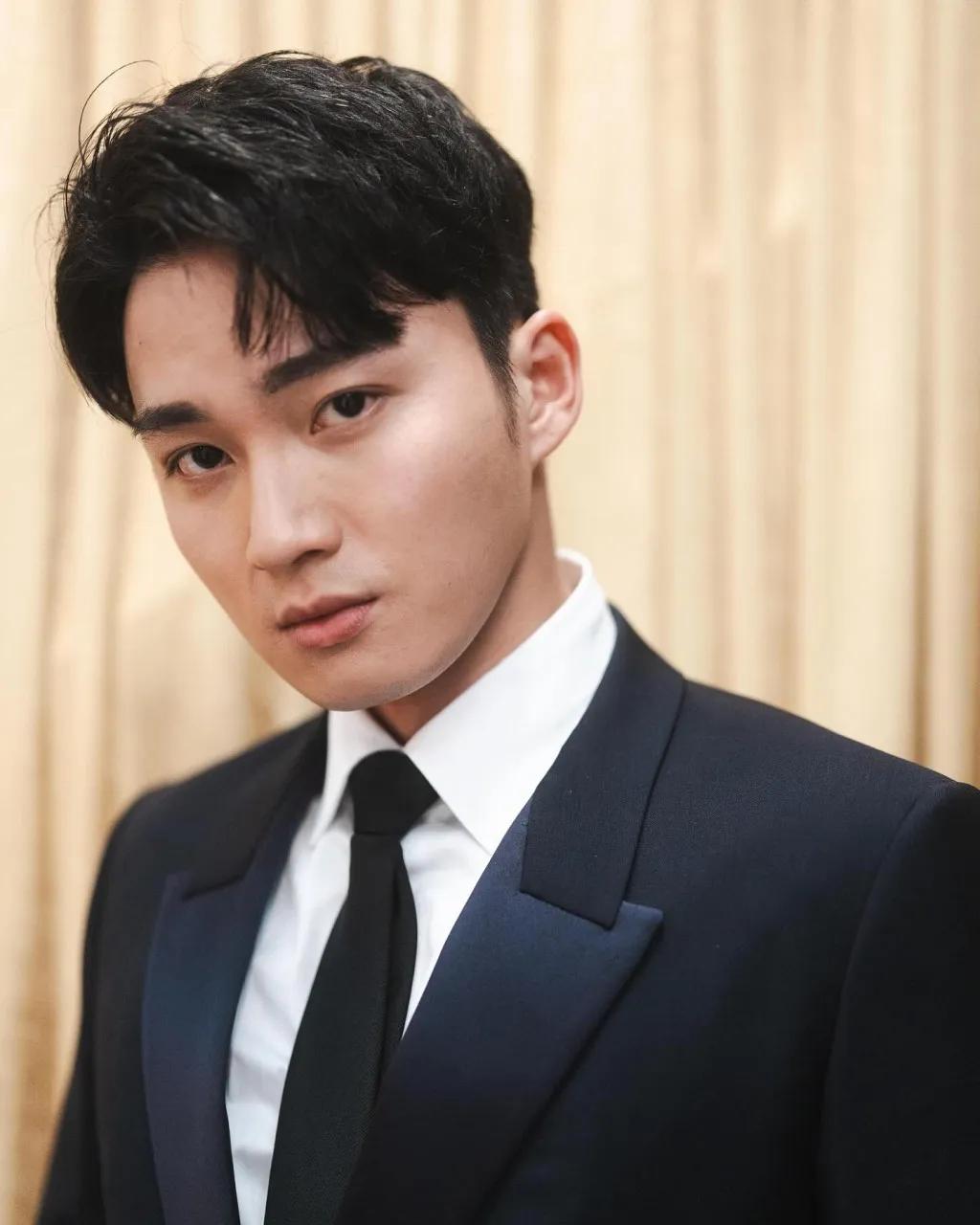 TVB小生告别搞笑形象成功转型!新剧演冷面法官获同剧女星赞演技