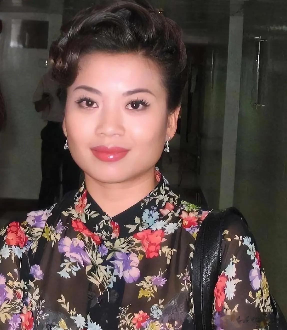 李谷一的“女儿”曝光，原来是我们熟悉的歌手，连续多年登上春晚