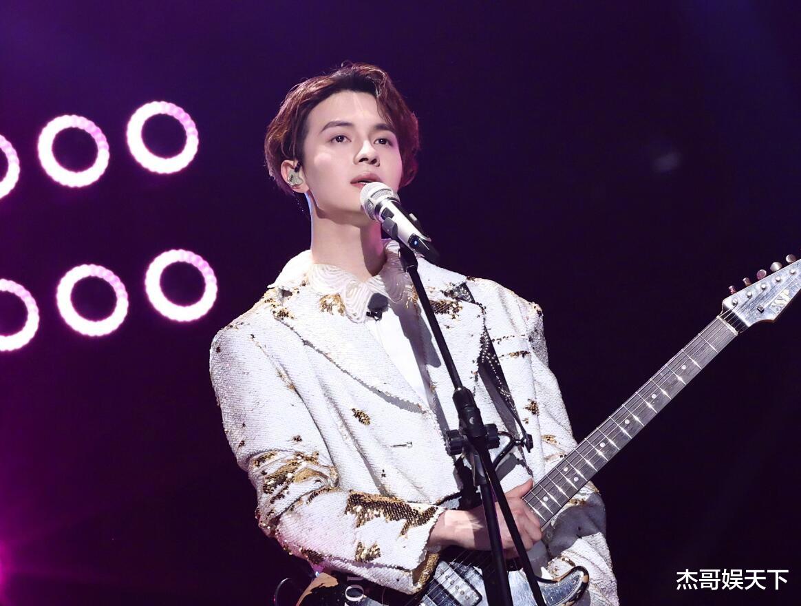 陈卓璇被骂，让我看到了华语乐坛为啥没落