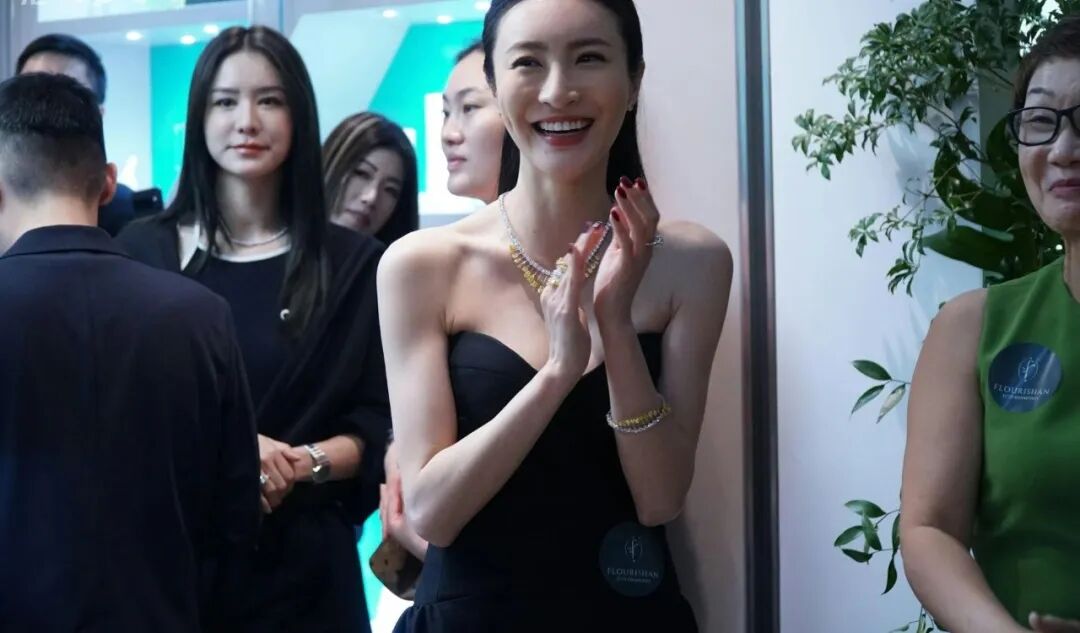 TVB视后病到失声坚持开唱，林峯拍片支持，戏中搭档成嘉宾