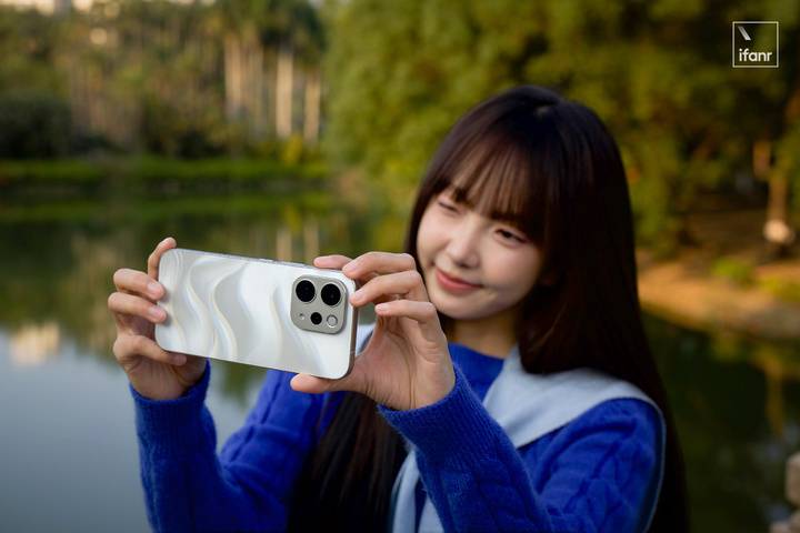 iPhone 17e 上手體驗：「蘋替」的平替，今年少有的性價比？