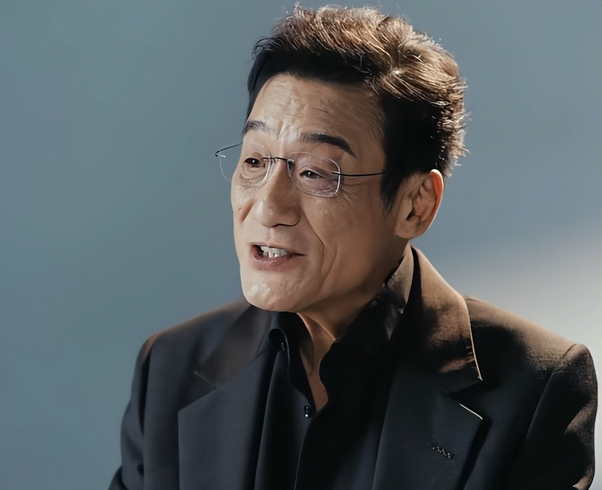 不需要靠演狠角色来证明气场，也不需要说大话博眼球