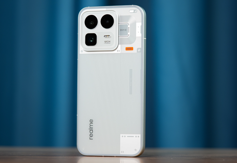 手機行業誕生“新黑馬”，16GB+1TB+8000mAh，首銷跌至“新低價”