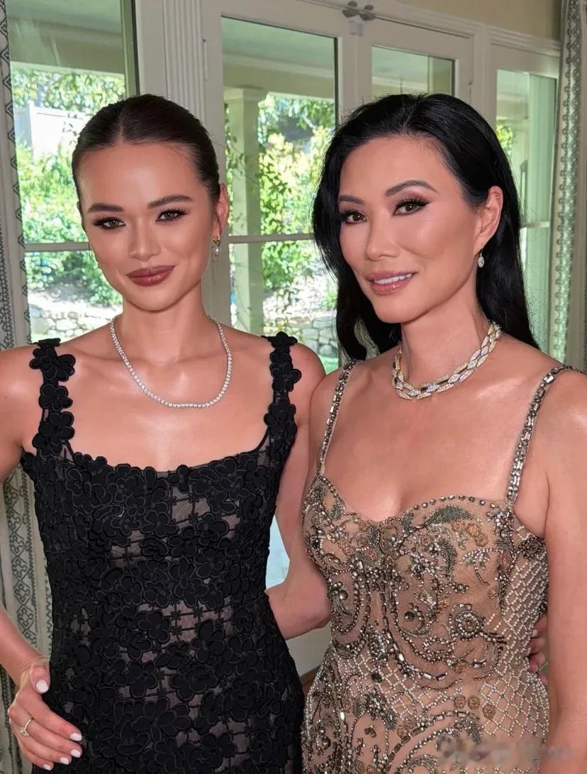 邓文迪参加奥斯卡医美痕迹明显，有小肚腩眼神吓人，一看就不好惹