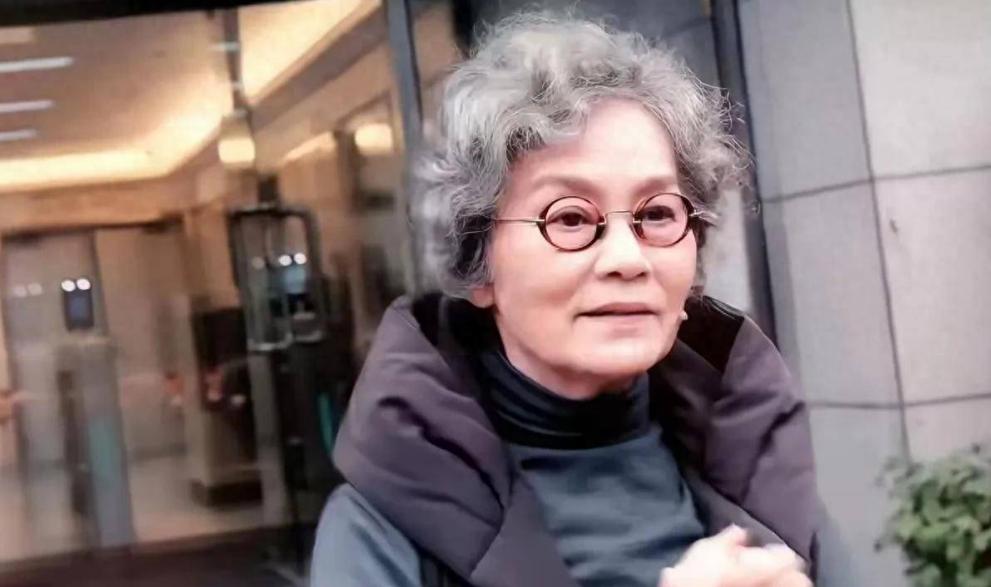 钱再多有什么用？71岁\孤身一人\的潘虹，现状给中老年人提了个醒