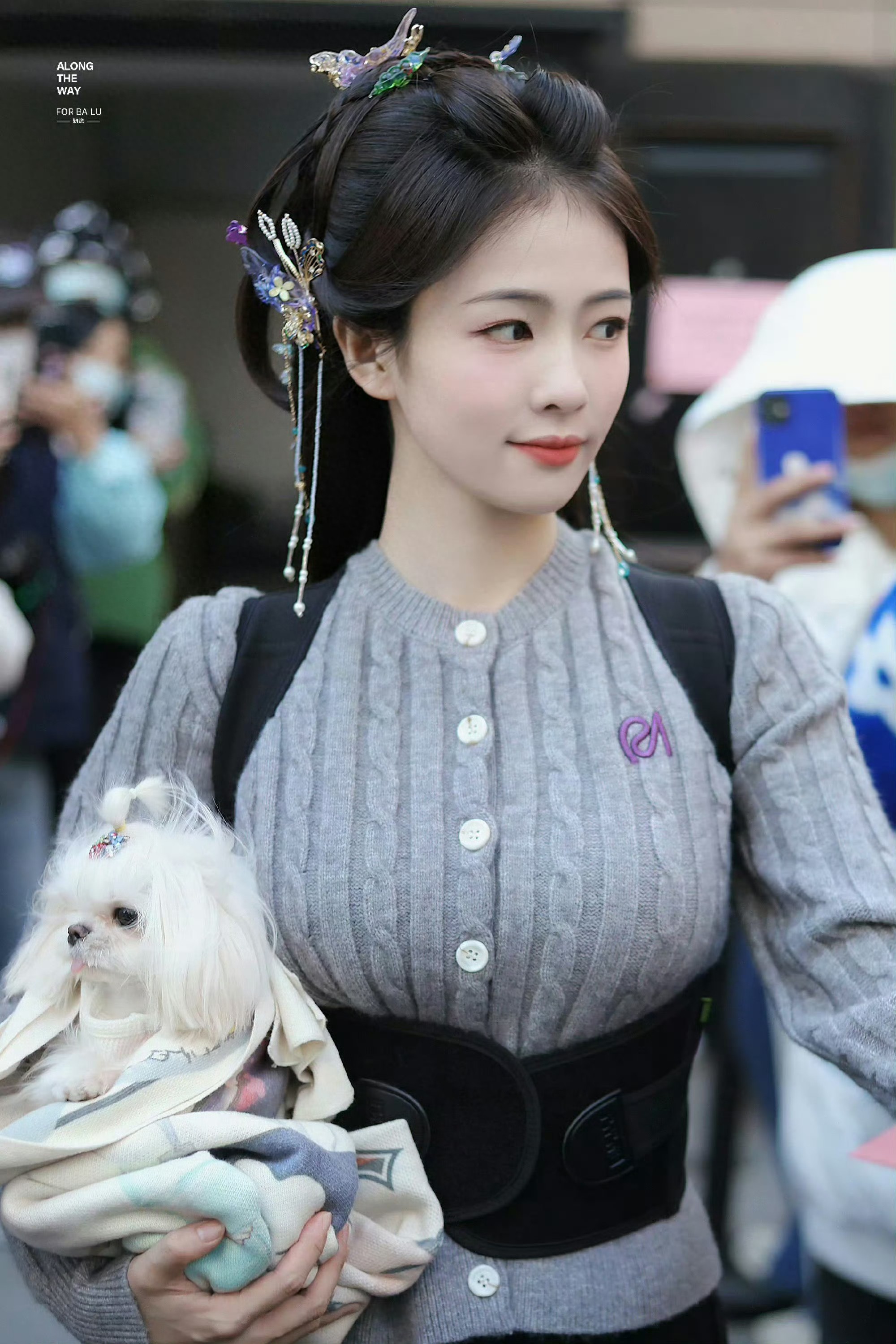 白鹿 背背佳衬托完美身材 确实是深藏不露