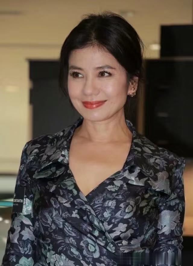 钟楚红65岁状态上热搜,这才是我们想娶的女神样子!