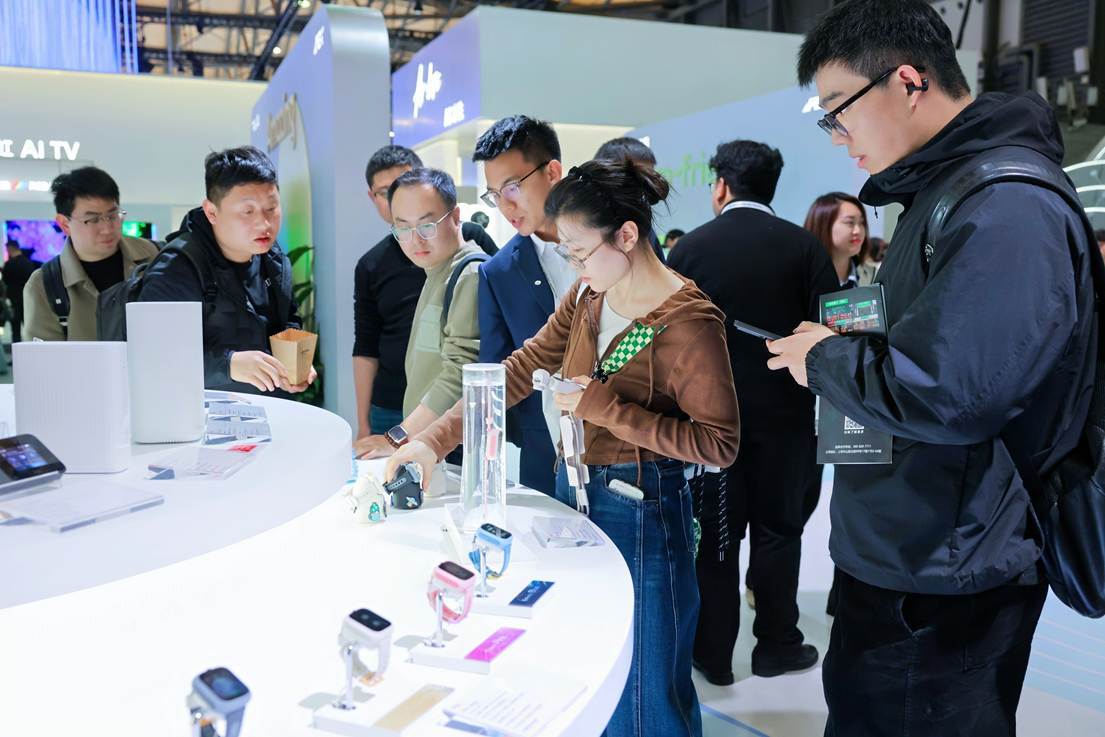 TCL實業AWE煥新打造品牌活力樂園，屏顯+AI讓智慧生活觸手可及