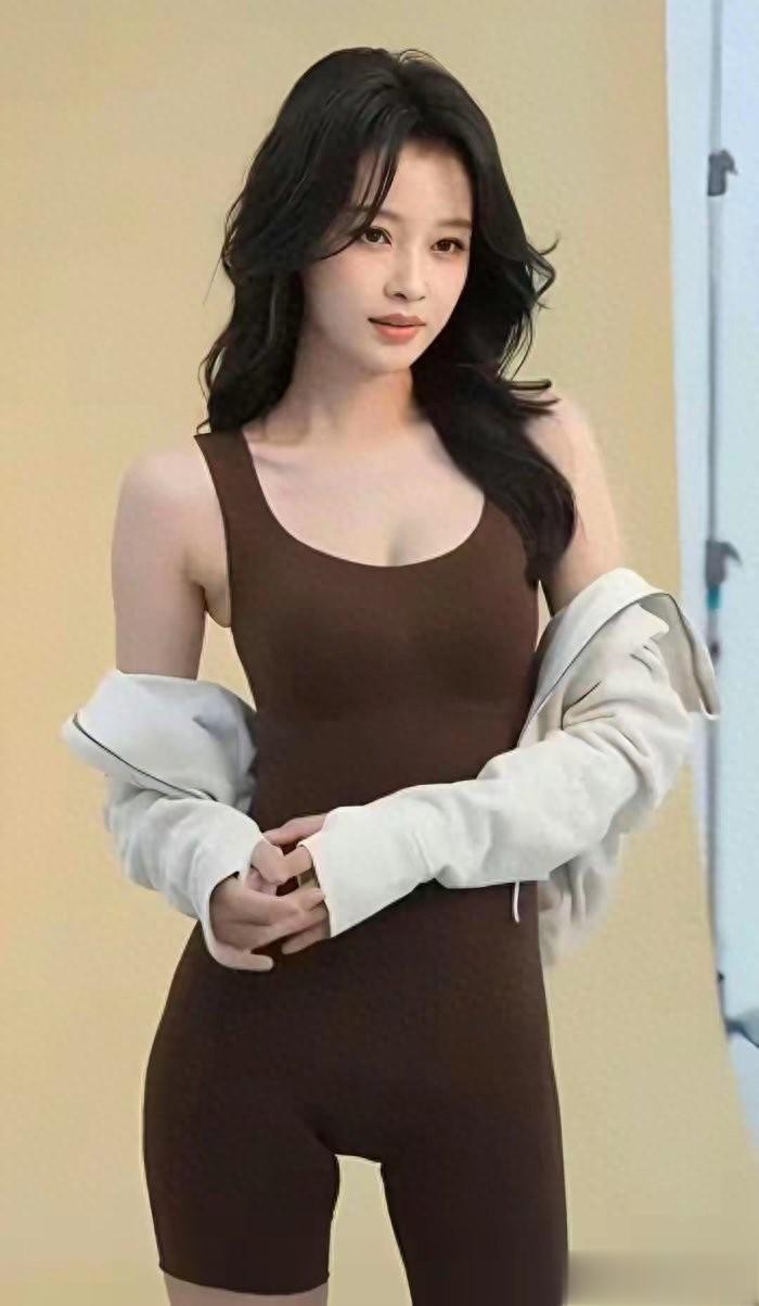 孙怡这么火也是有原因的，生完孩子身材还不走样，确实很厉害！