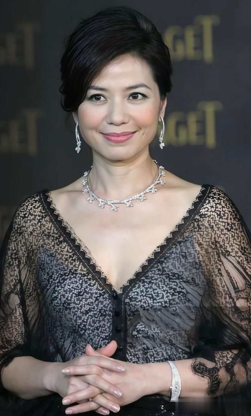 钟楚红65岁状态上热搜,这才是我们想娶的女神样子!