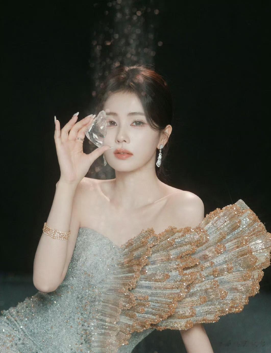 杨紫、王安宇、肖战、孙俪、白鹿、白敬亭、欧豪、陈伟霆、问界M9