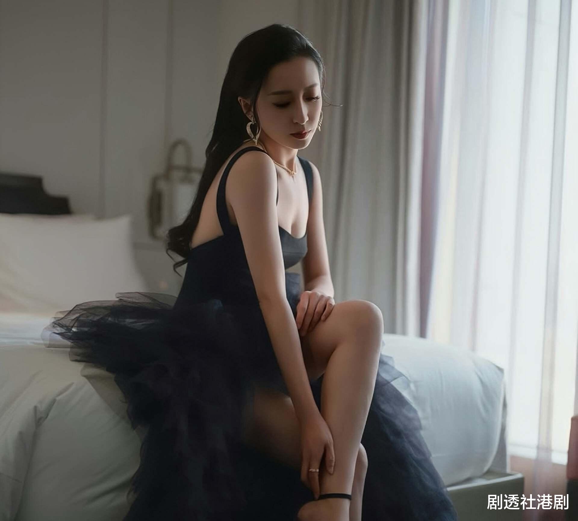 TVB知名女星大胆晒床照，拿完视后无剧可拍，路人缘变差