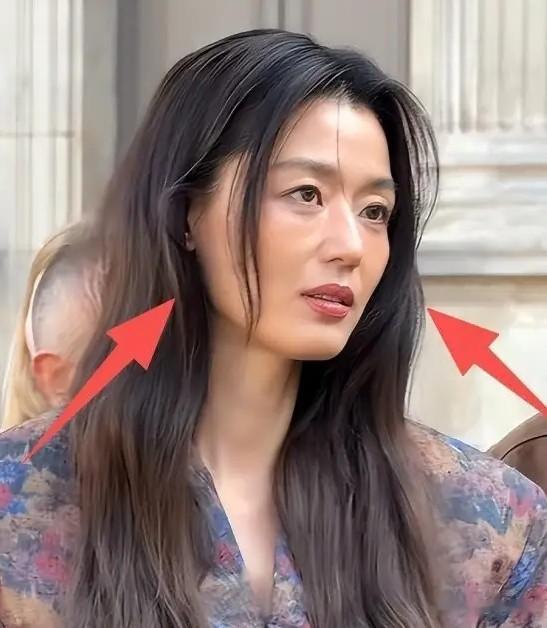 女神全智贤也伴有岁月痕迹变老了，状态憔悴，和巅峰时期大不一样