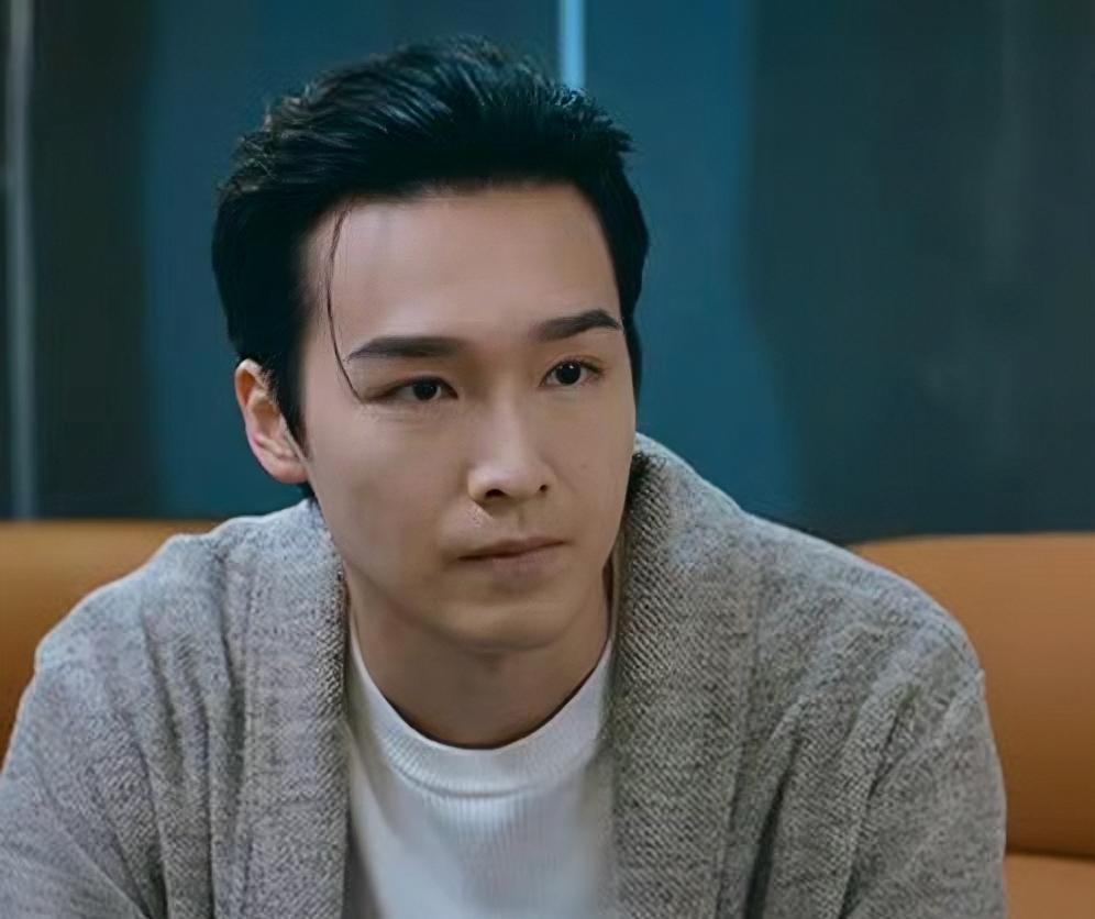 又走一个！TVB帅气男星被官网正式除名，刚刚上位就离巢走人