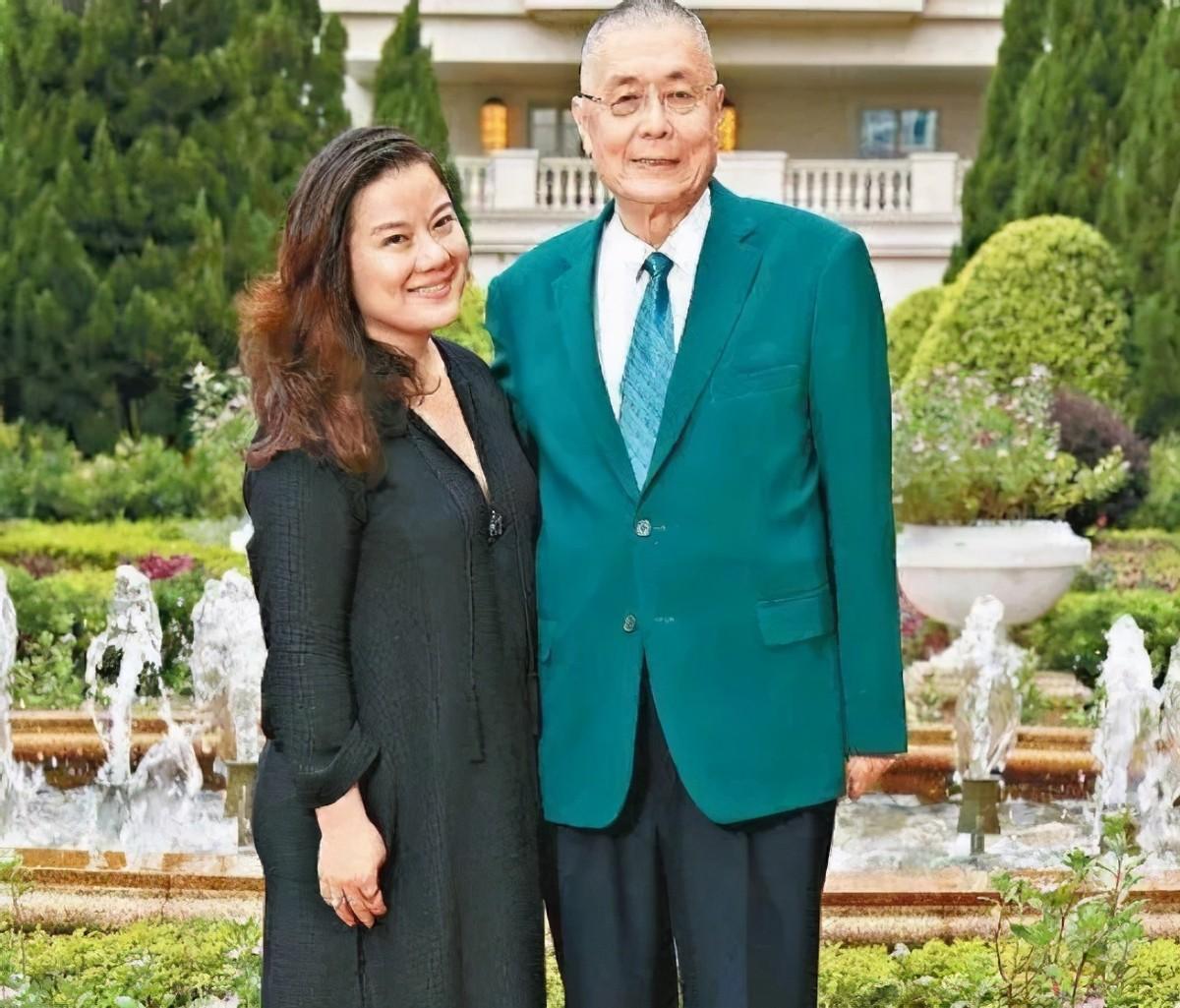 三婚娶小37岁徒弟，81岁生女，84岁生儿，如今住美国豪宅好不惬意