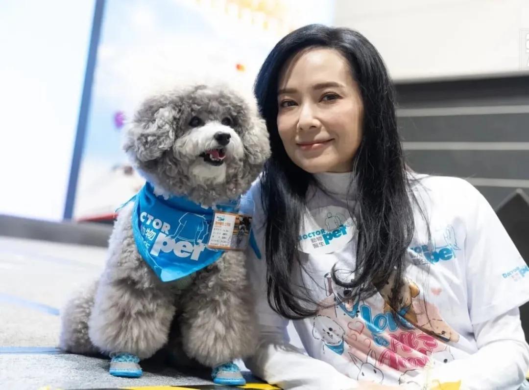 51岁前TVB女星宣布家中再添新成员,曾害怕变老今豁达面对岁月