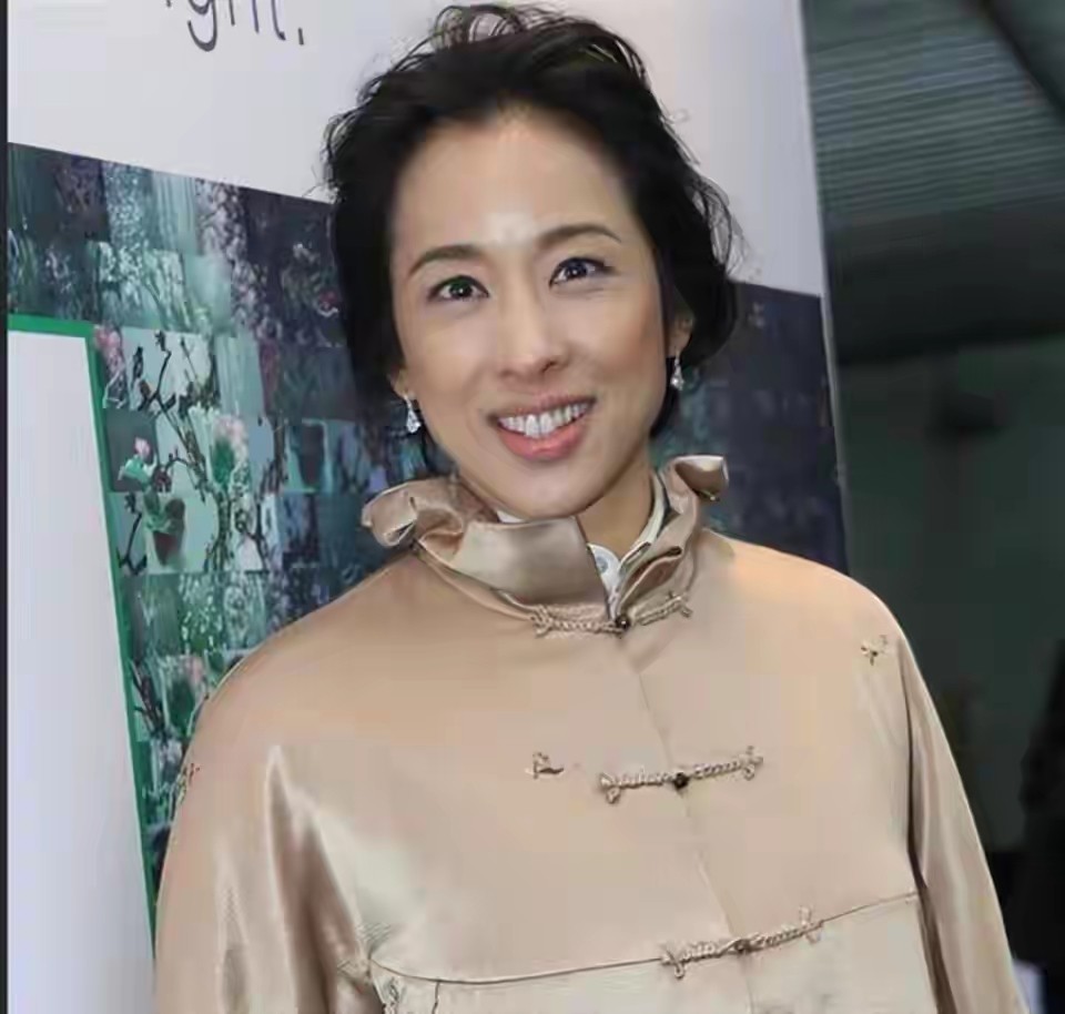他俩才是最牛岳父母，3个女儿全嫁百亿富豪，一个比一个漂亮厉害