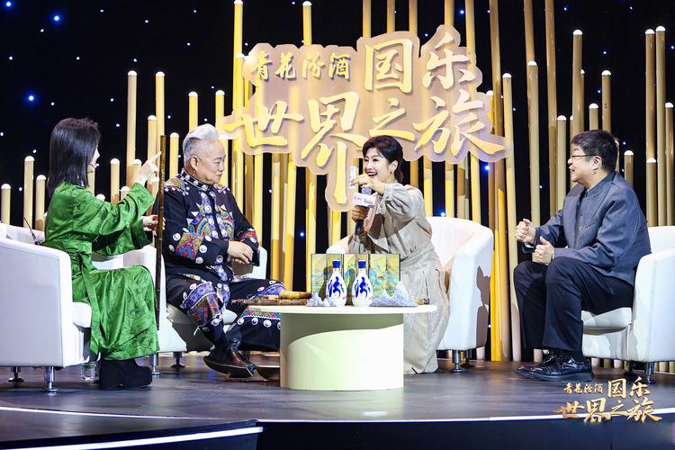 主持人春妮小年扫房子，与刚强北京住大别墅，房子装修豪华有格调